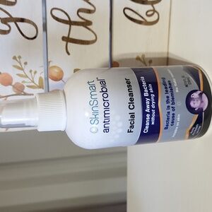 Antimicrobial Facial Cleanser - White